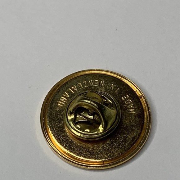 Butchart Gardens Round Lapel Pin Victoria - Canada - Picture 2 of 5